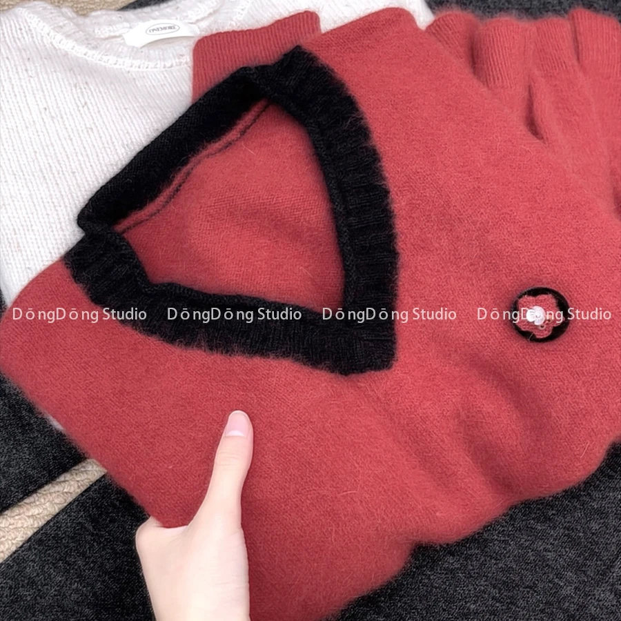 特！售完无补！胸前小花拼色V领套头宽松长袖针织衫毛衣 951