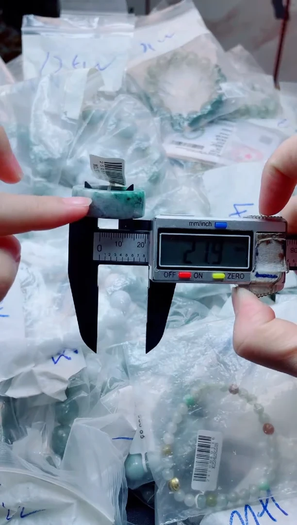 翡翠戒指未镶嵌戒圈