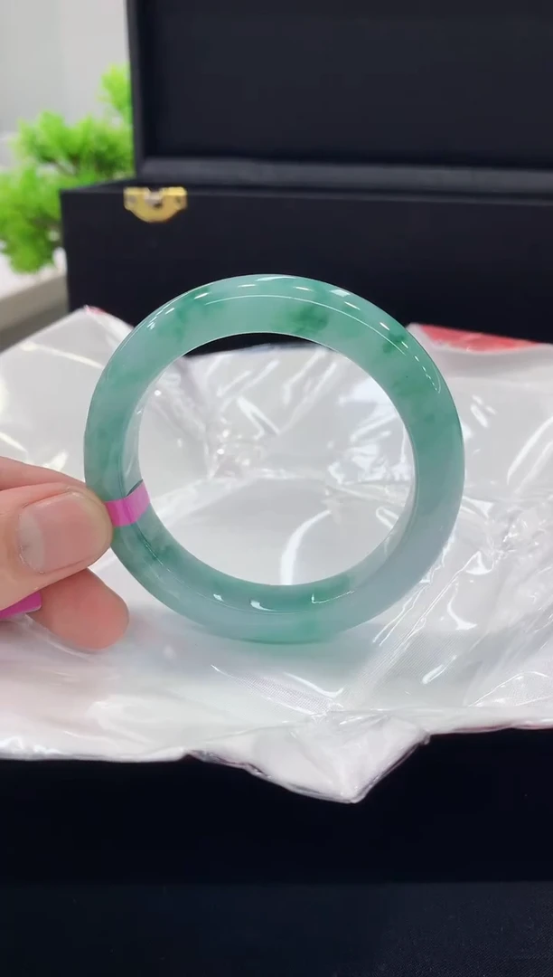 翡翠手镯未镶嵌手镯