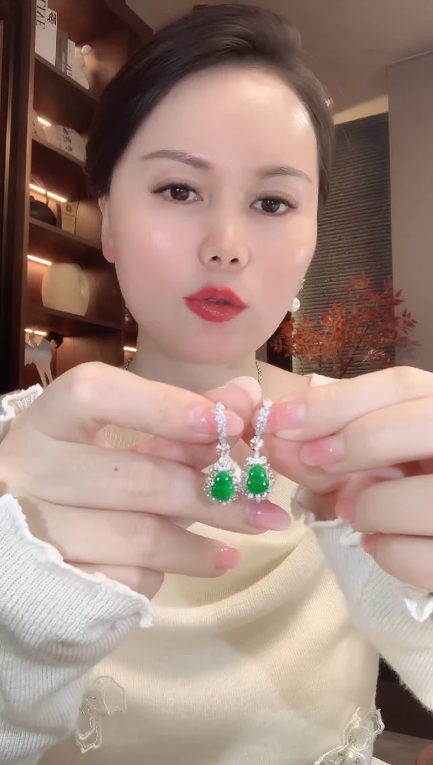 吊坠(不含链)18K金镶嵌翡翠A60 多样性发货一件