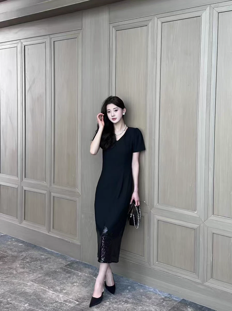 法式亮片收腰小黑裙