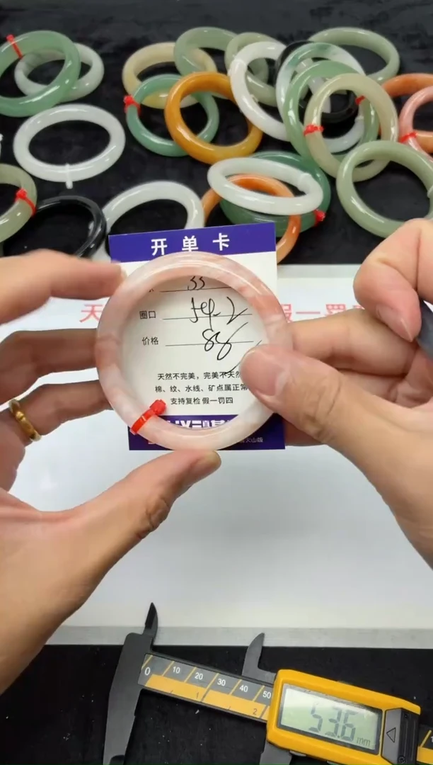 未镶嵌手镯石英质玉33