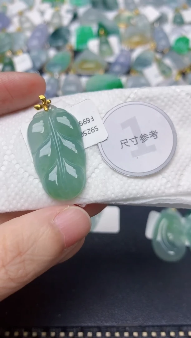 颈饰18K金镶嵌翡翠天然缅甸A货翡翠