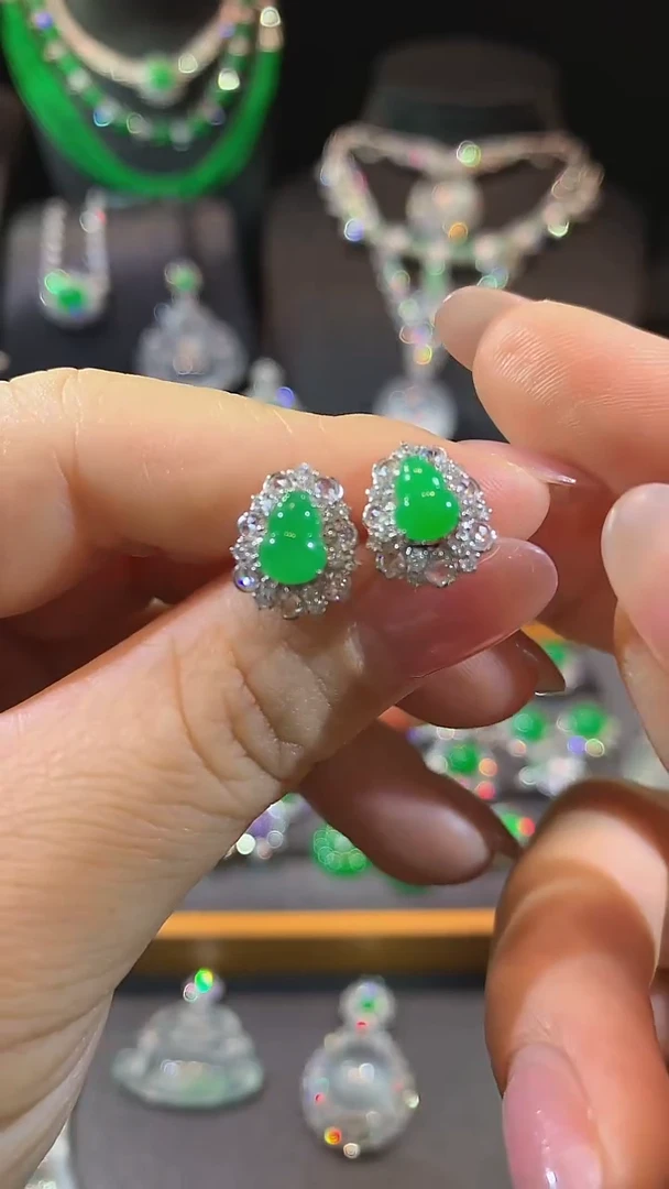 18K金镶嵌翡翠耳饰耳饰