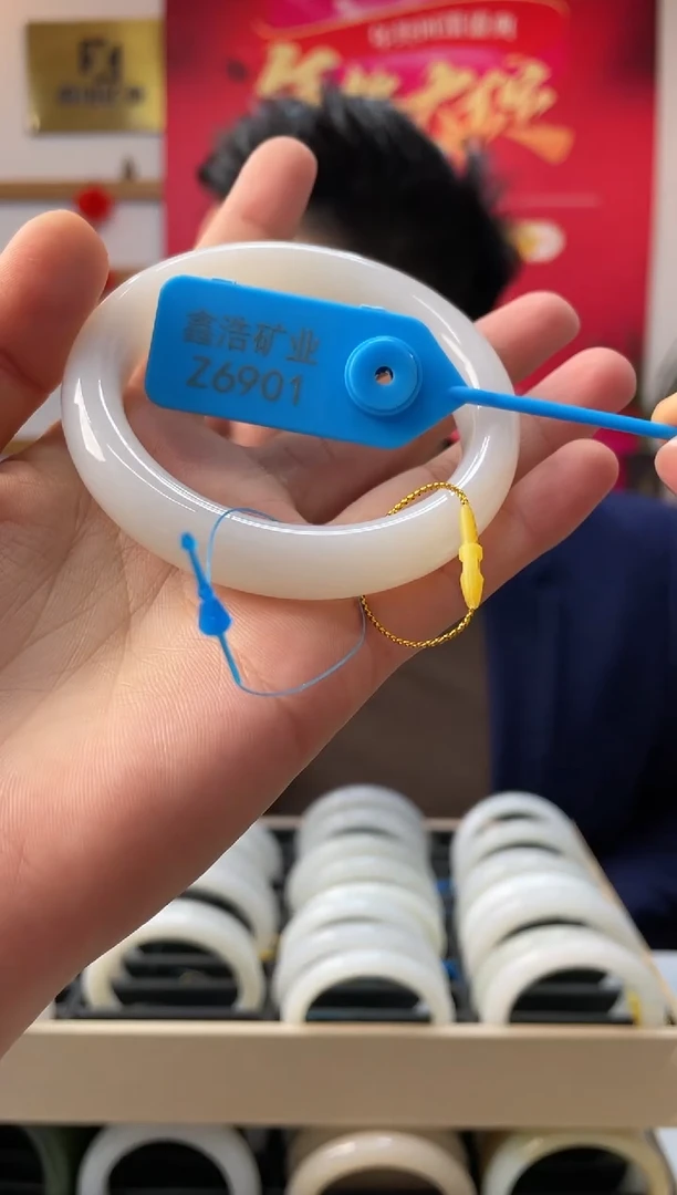 【闪购商品】和田玉手镯未镶嵌荔枝冻Z6901圈口58