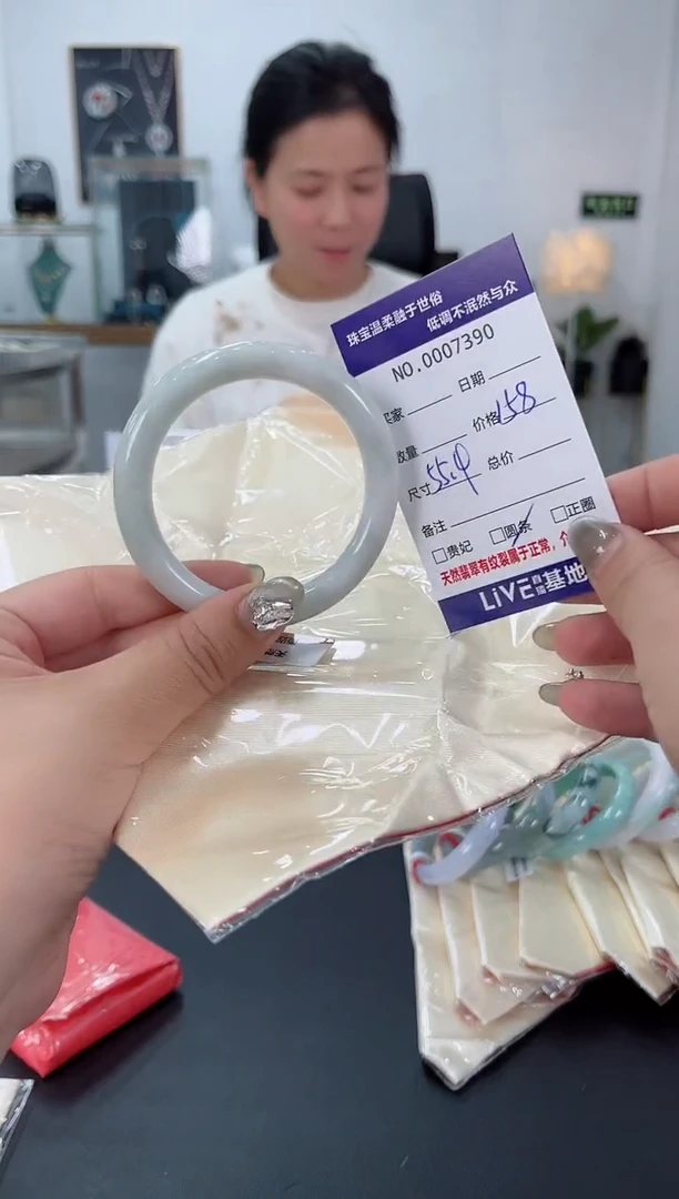 【闪购商品】翡翠手镯未镶嵌天然翡翠A货