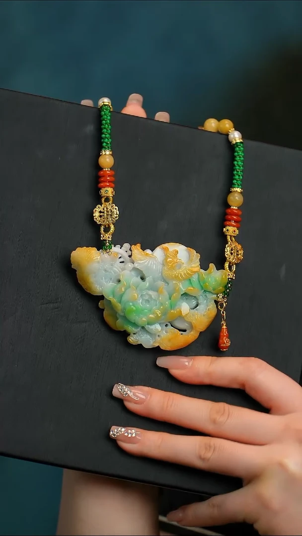 【闪购商品】翡翠颈饰未镶嵌特色黄加绿凤穿牡丹