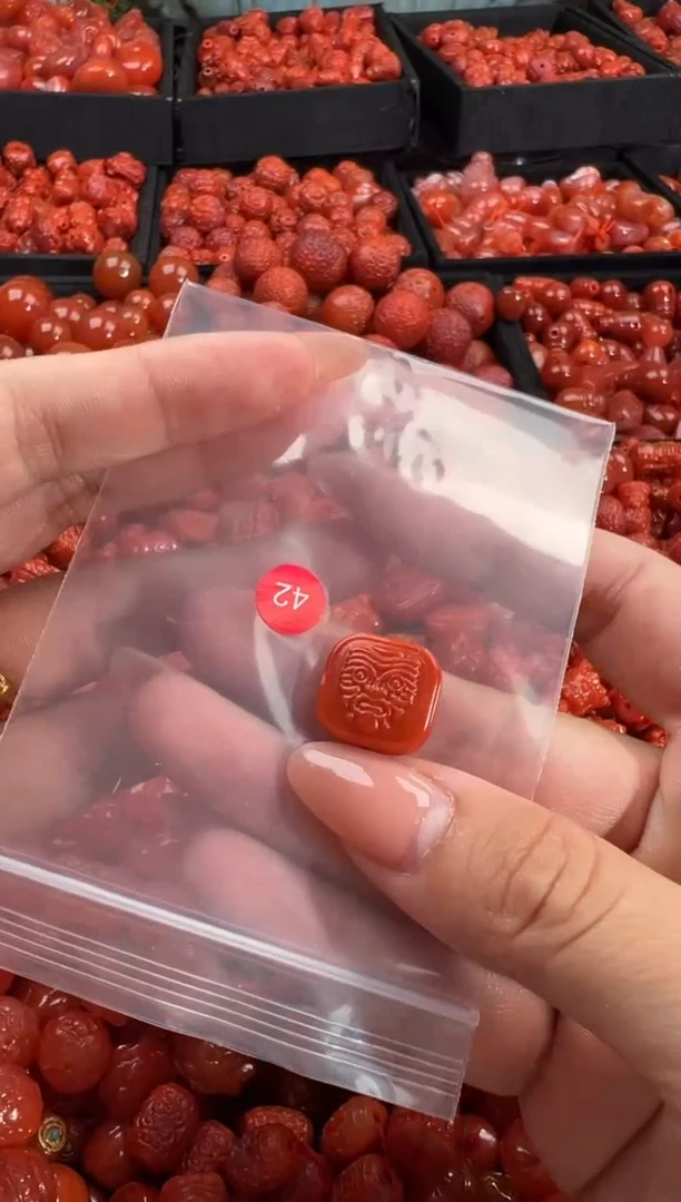 南红玛瑙未镶嵌颈饰1