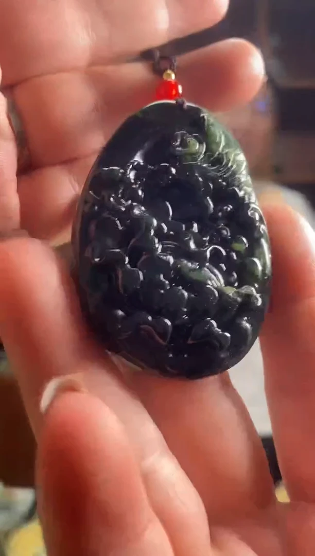 未镶嵌蛇纹石玉吊坠