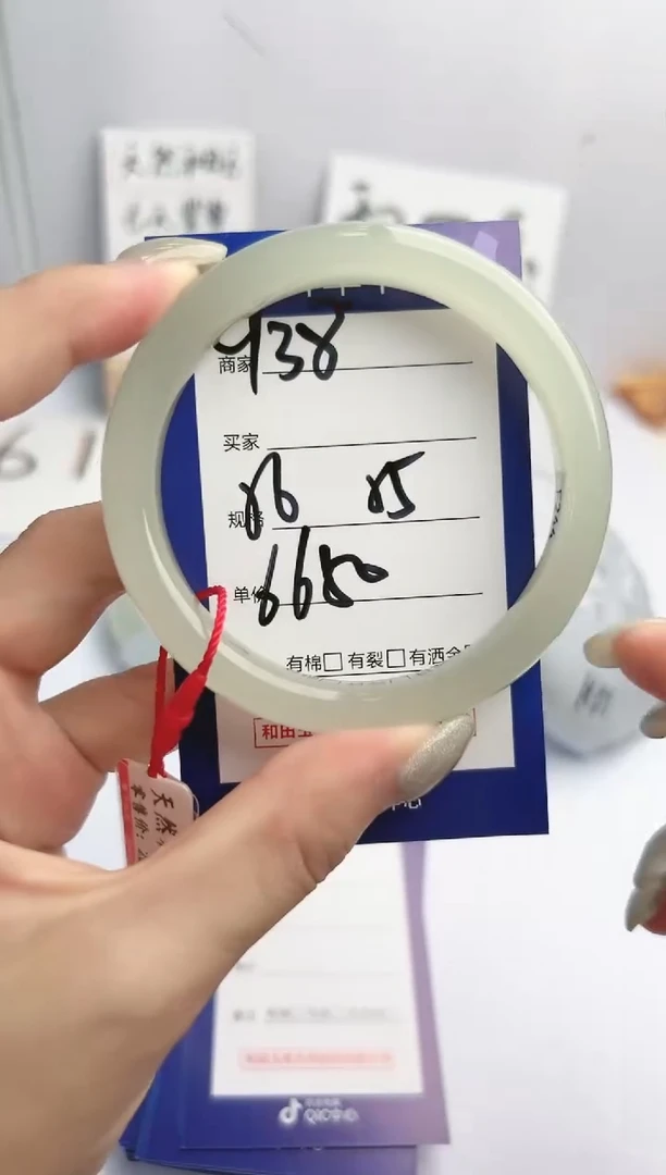 和田玉手镯未镶嵌微色差Y38