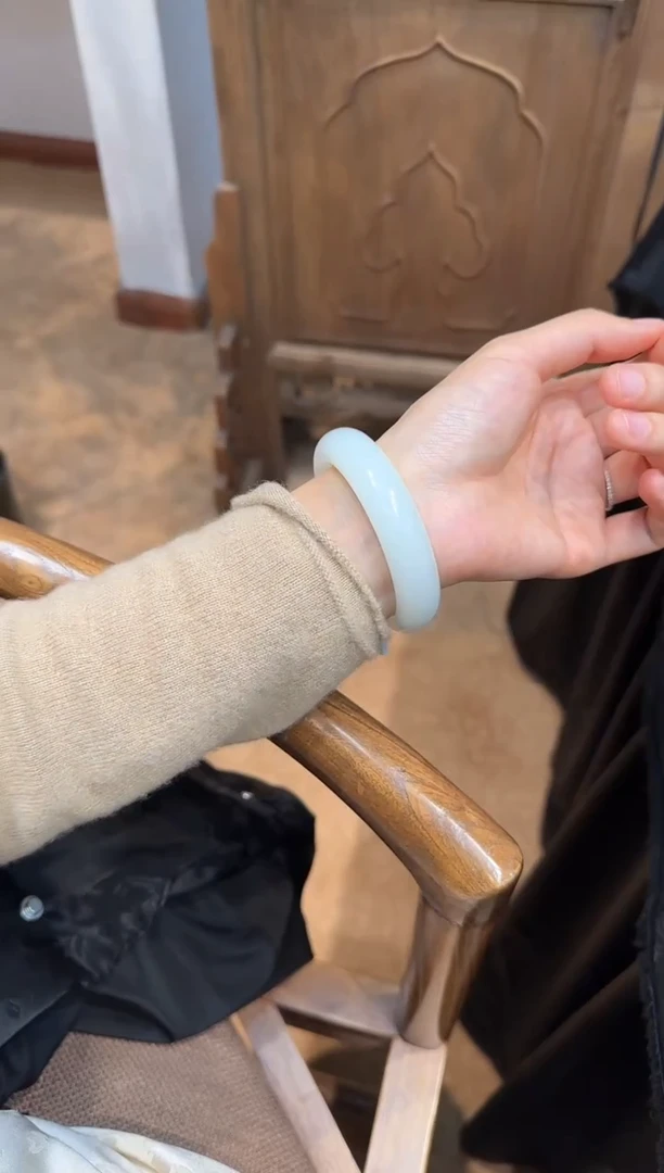 未镶嵌手镯和田玉5556