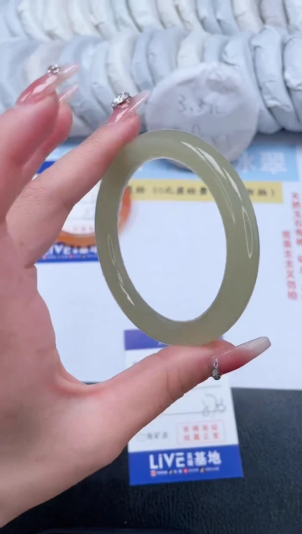 【闪购商品】石英质玉手镯未镶嵌T48-57.3