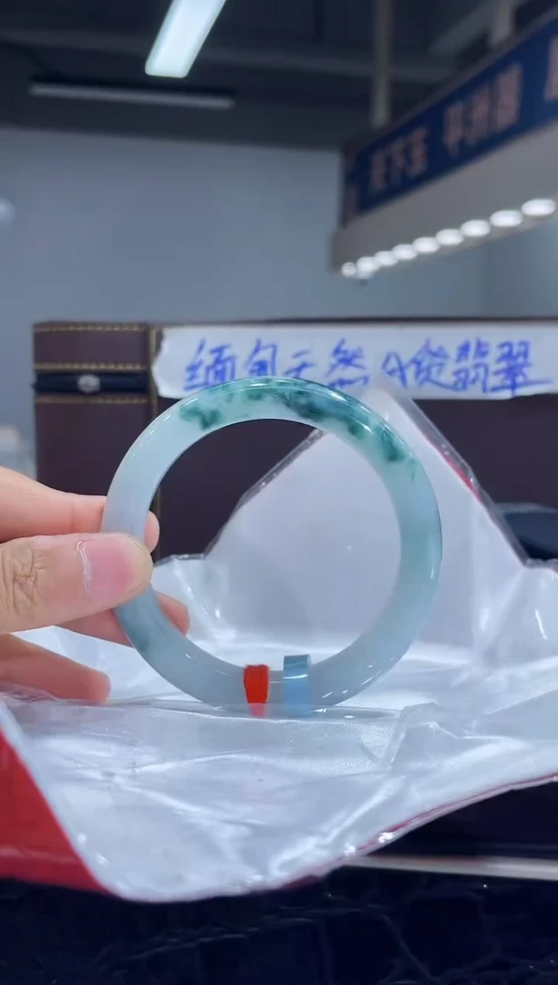 未镶嵌手镯翡翠4