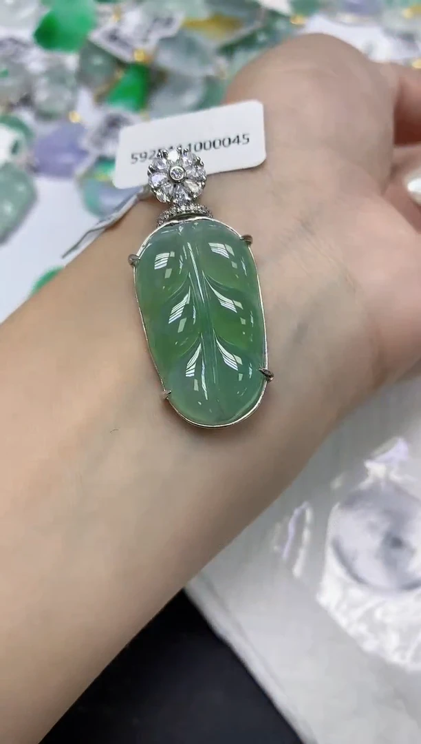 颈饰未镶嵌翡翠天然缅甸翡翠A货多样性发一件
