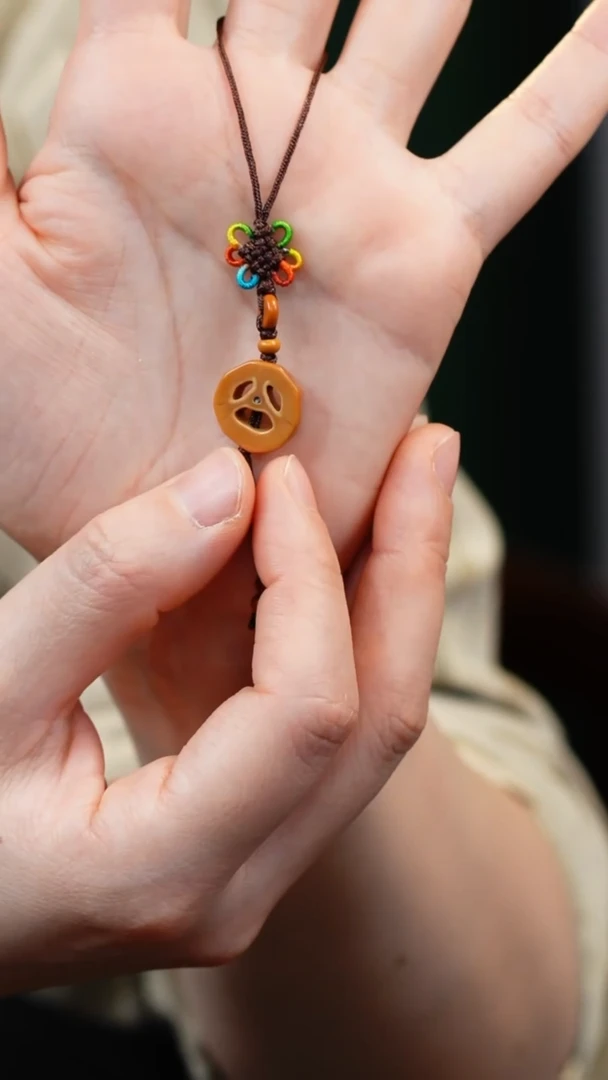 橄榄核吊坠囧脸单件