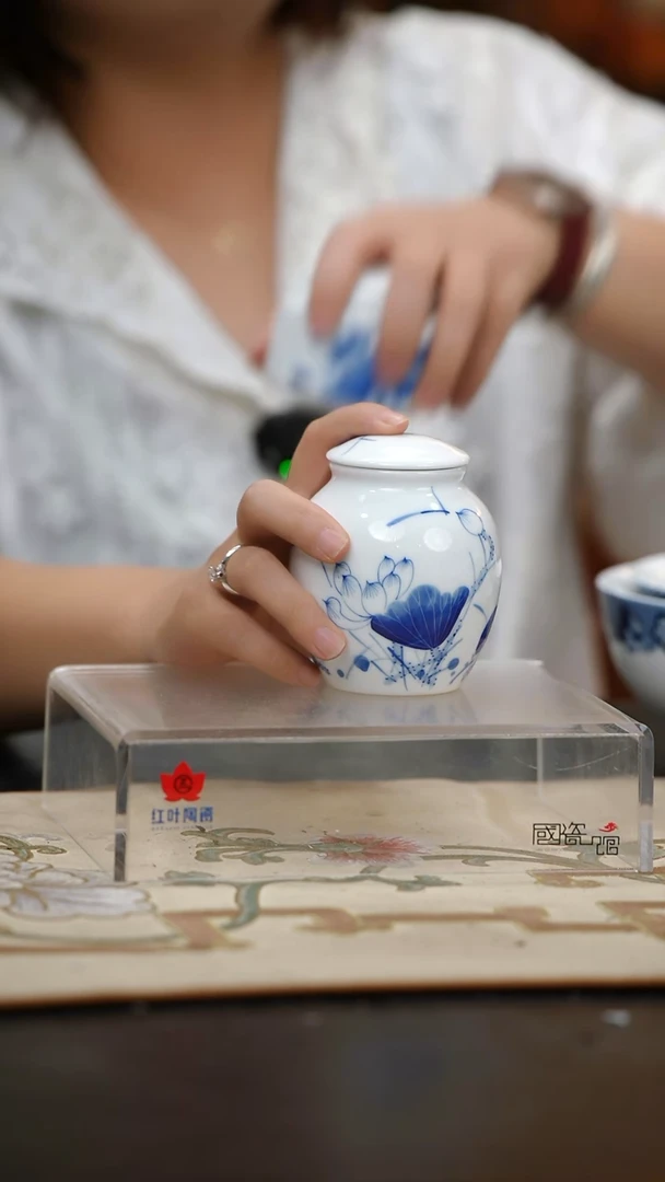 瓷一个正价仿古茶叶罐(小)