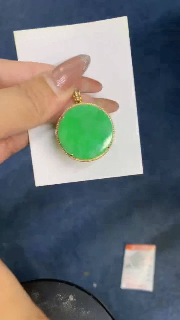 颈饰18K金镶嵌翡翠吉**意1