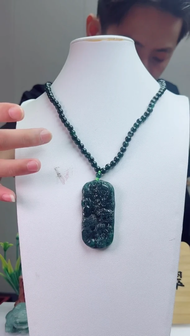 颈饰未镶嵌翡翠天然A货翡翠  多样性发其一