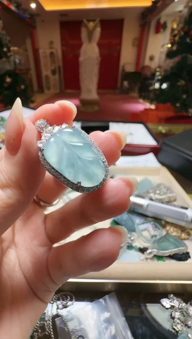 【闪购商品】翡翠吊坠(不含链)未镶嵌翡翠