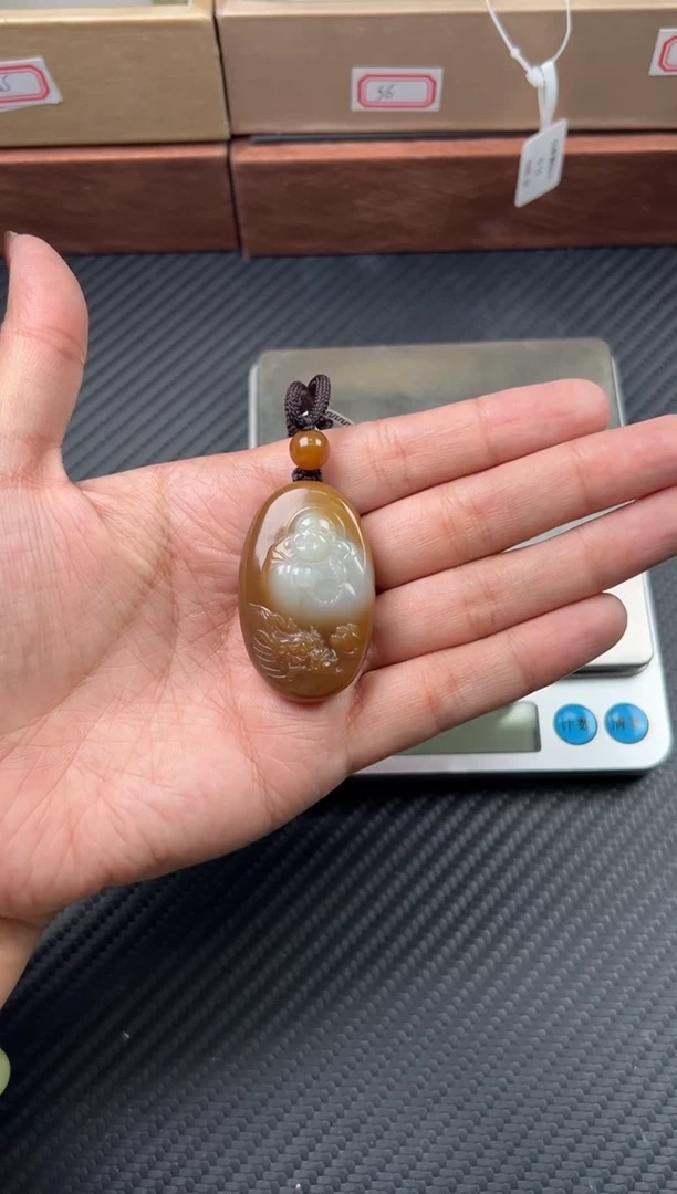 吊坠(赠链)未镶嵌和田玉若羌微色差吊坠J