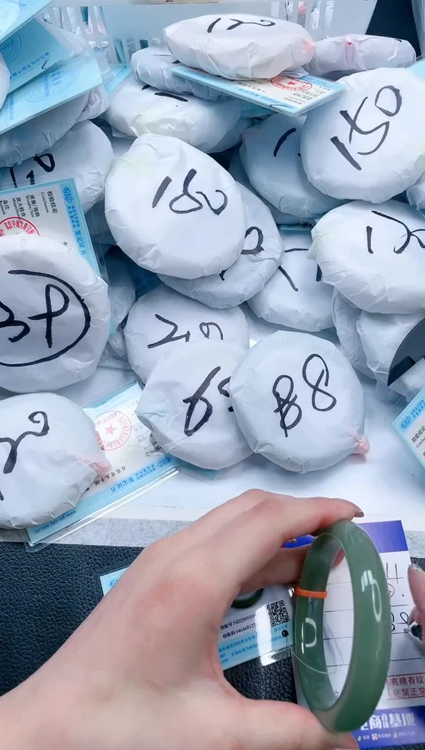 【闪购商品】石英质玉手镯未镶嵌22V211-56