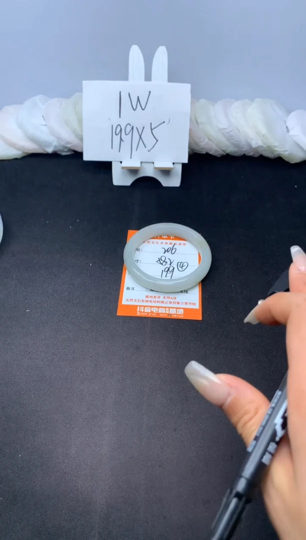 【闪购商品】石英质玉手镯未镶嵌206---58.2