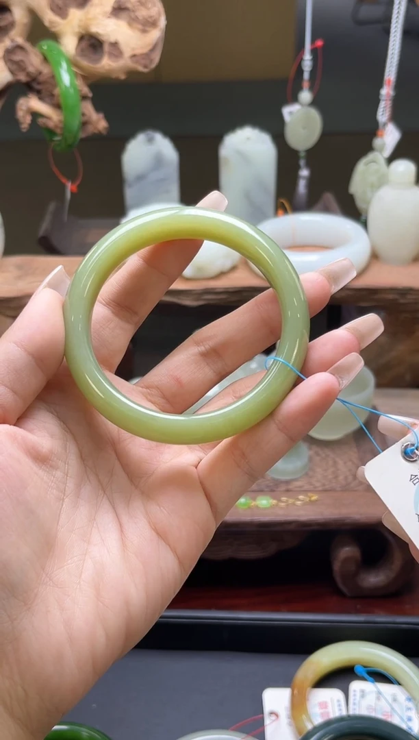 【闪购商品】和田玉手镯未镶嵌若羌黄口58+圈9007192