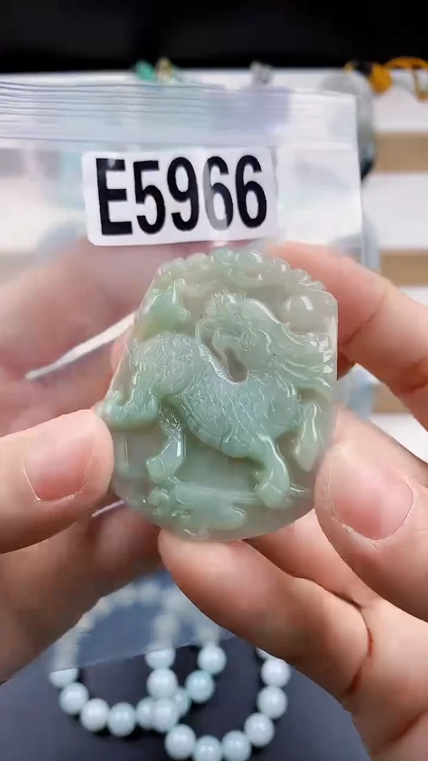 颈饰未镶嵌翡翠天然翡翠吊坠挂件