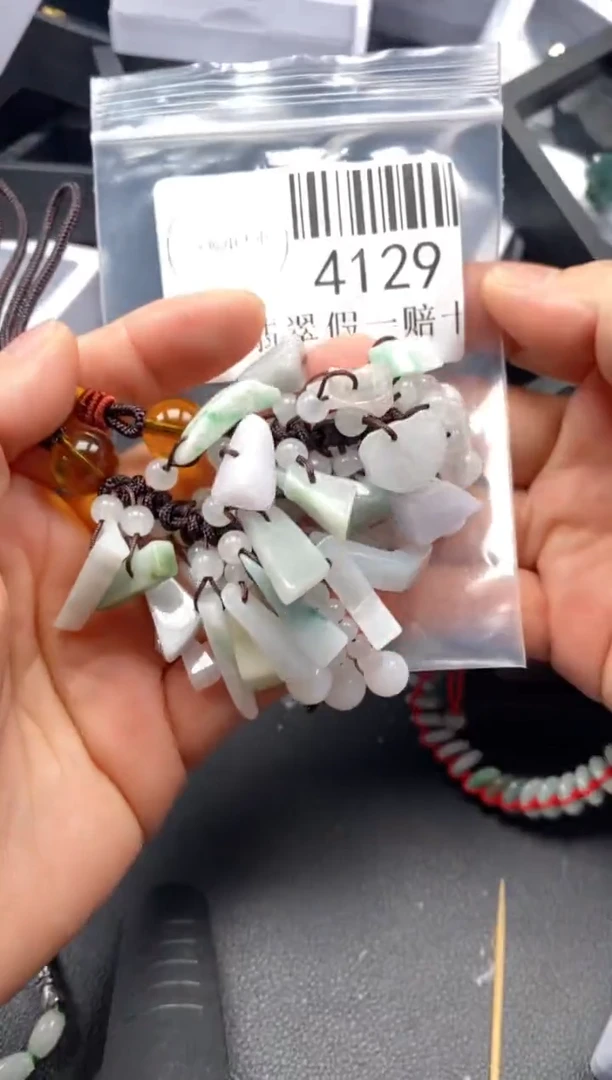 翡翠未镶嵌吊坠(不含链)4129