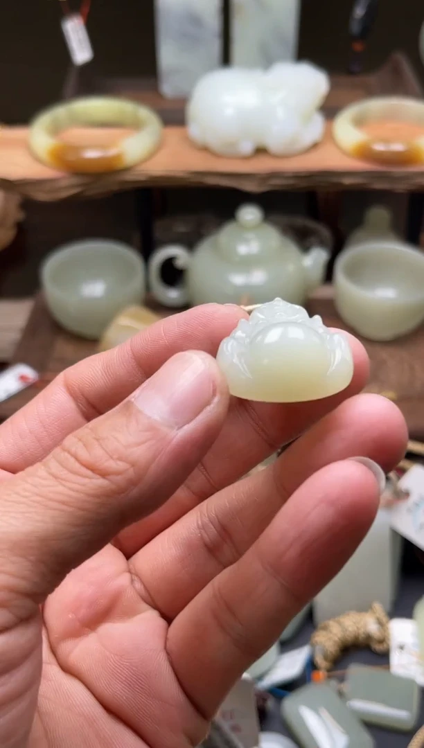 【闪购商品】和田玉吊坠未镶嵌卡26且末青白佛公A+9006333