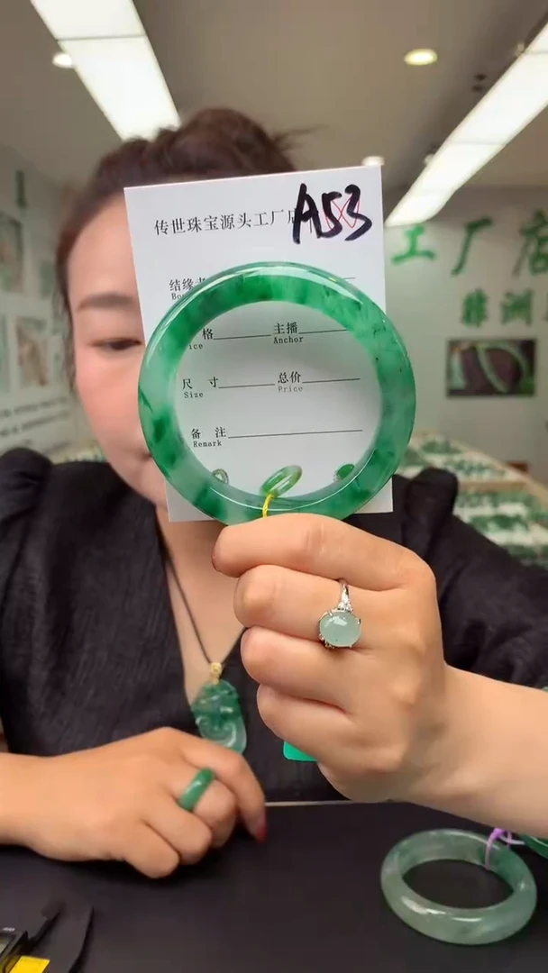 【闪购商品】石英质玉手镯未镶嵌59