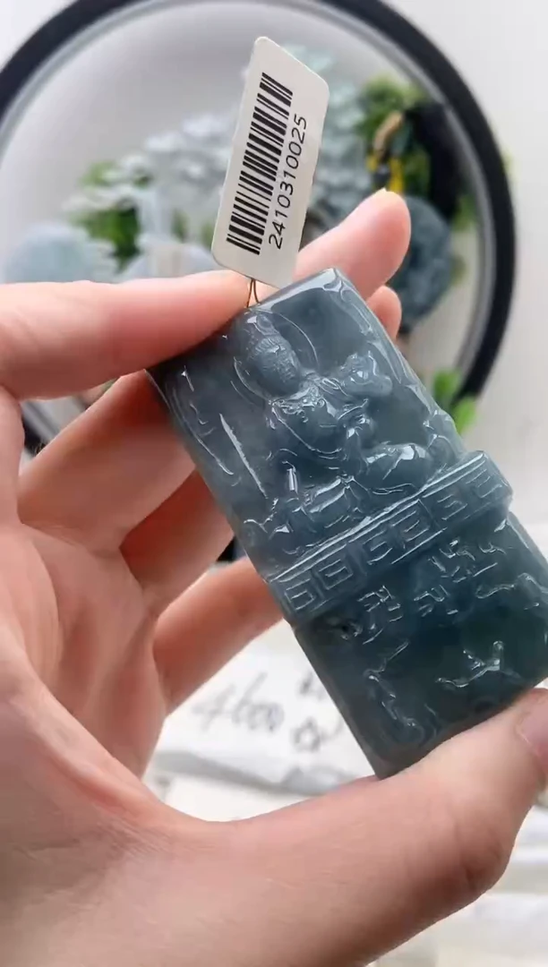 翡翠未镶嵌颈饰观音