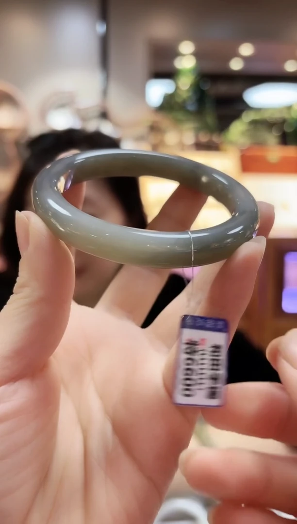 颈饰未镶嵌和田玉60手镯