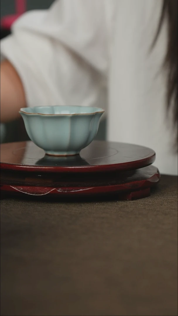 微微瑕 四瓣莲花  无底款
