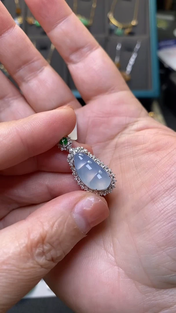 颈饰18K金镶嵌翡翠净货40129