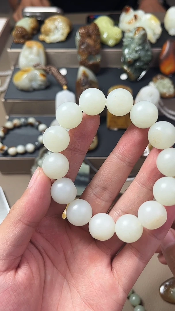 和田玉未镶嵌颈饰手串