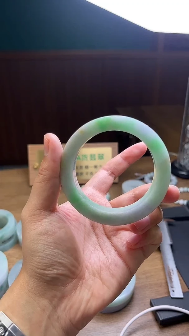 未镶嵌手镯定制翡翠l**a定制