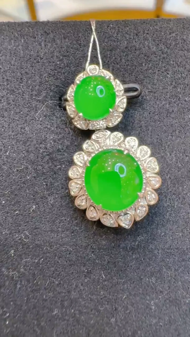 吊坠(不含链)18K金镶嵌翡翠多样性团购发一件