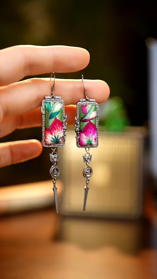 刺绣私人定制苗族手工Q868