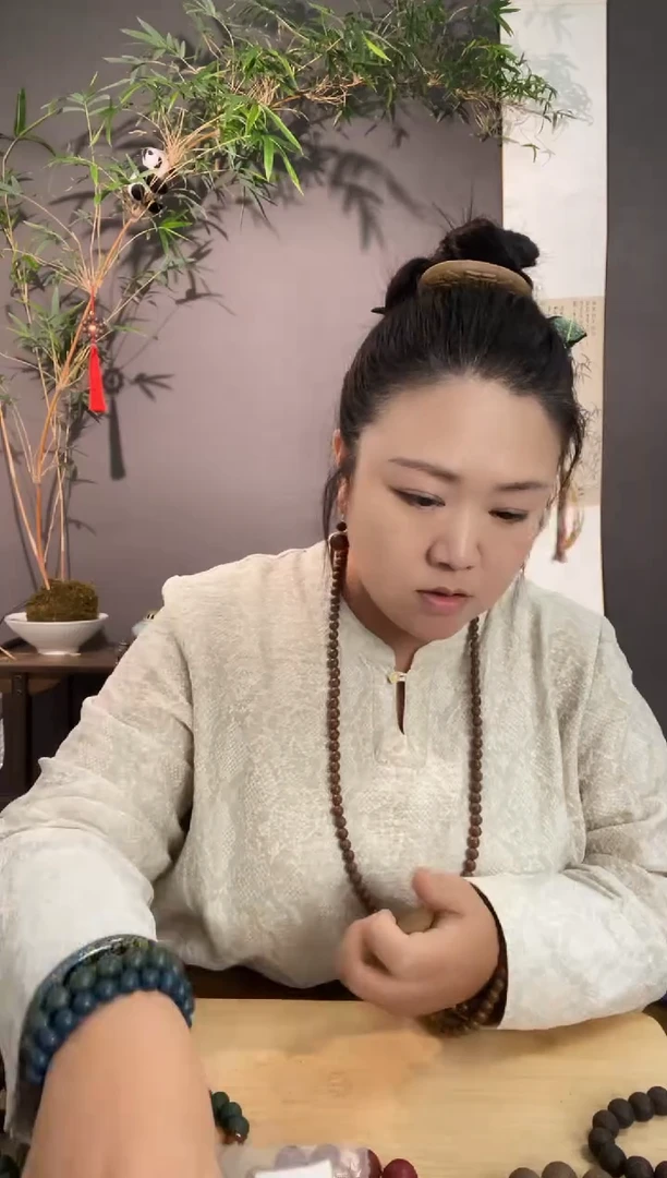 泥塑୧****~百花香的梳子