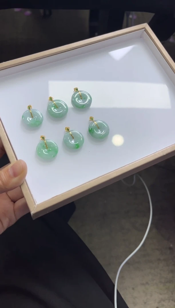 颈饰18K金镶嵌翡翠D168 /多样性发一件/