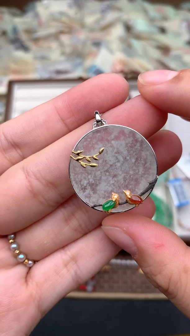 18K金镶嵌挂件翡翠一