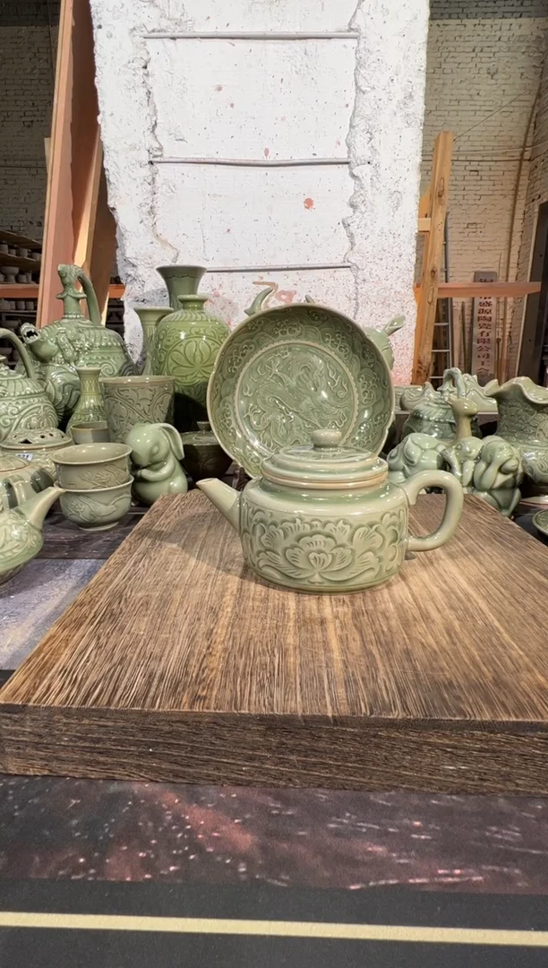 耀州窑纯手工牡丹德钟壶