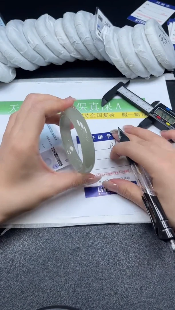 未镶嵌手镯石英质玉096-556