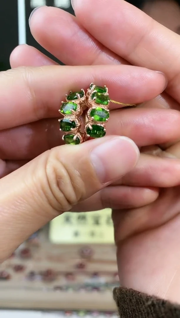 【闪购商品】透辉石耳饰银S925镶嵌耳饰