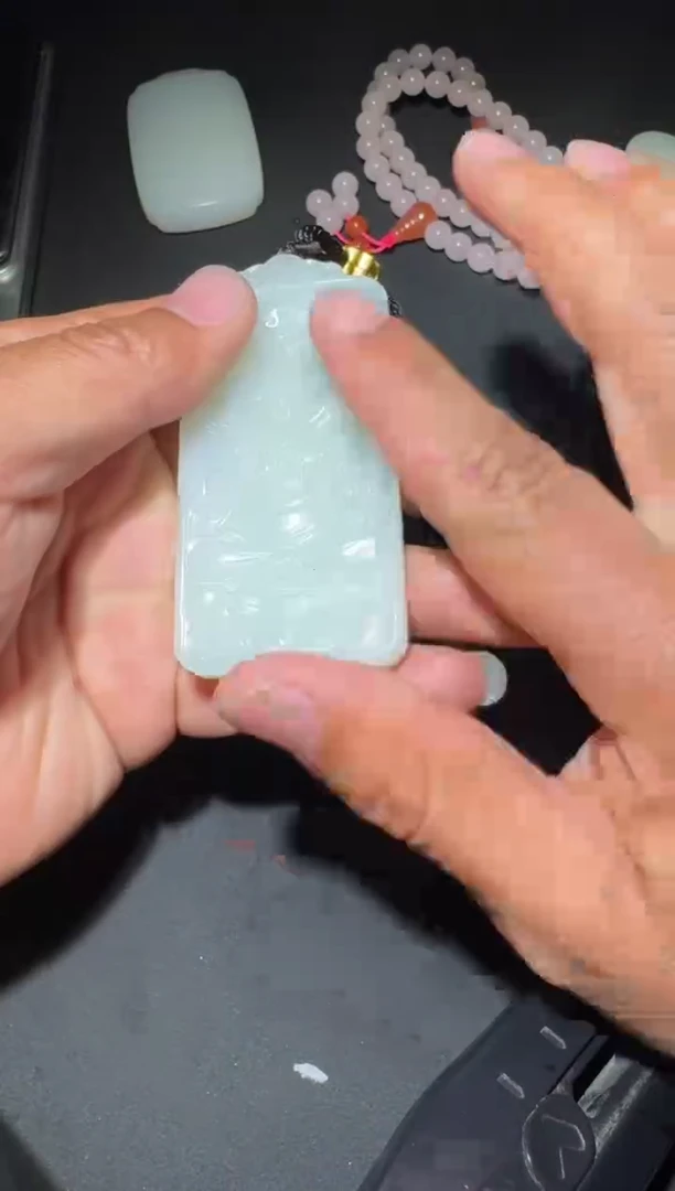 未镶嵌和田玉（糖玉）挂件和田玉