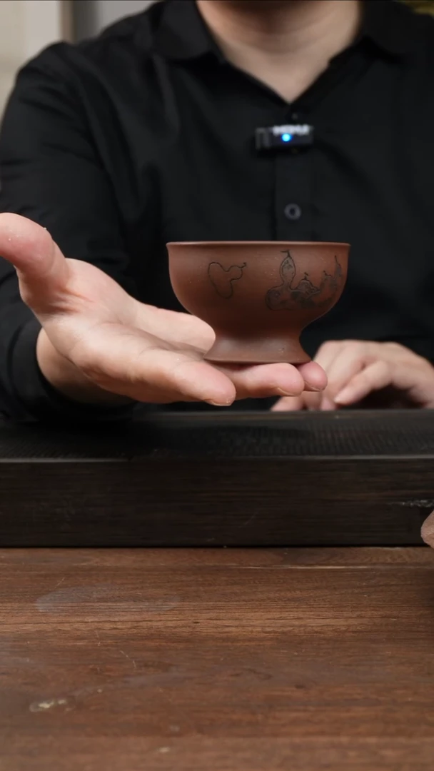 茶杯紫砂紫泥葫芦刻绘   高足主人杯 ！