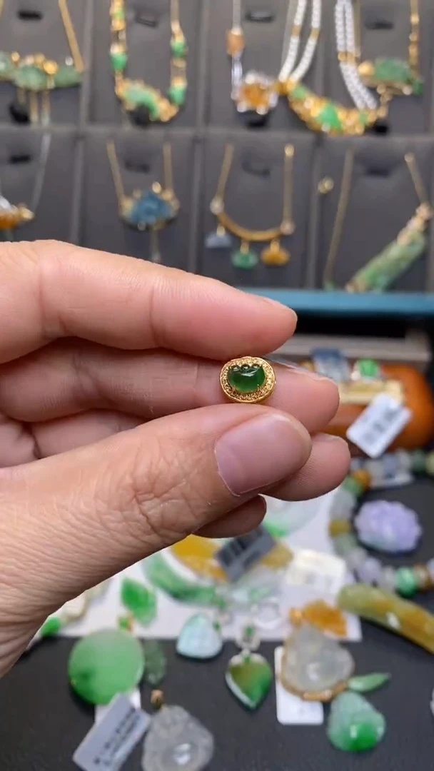 颈饰18K金镶嵌翡翠净货33879