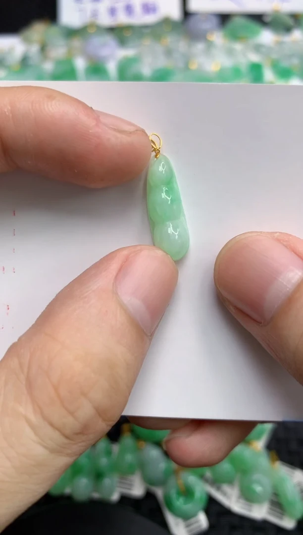 翡翠18K金镶嵌颈饰11111111