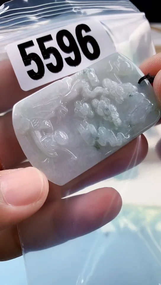 【闪购商品】翡翠挂件未镶嵌天然翡翠吊坠挂件